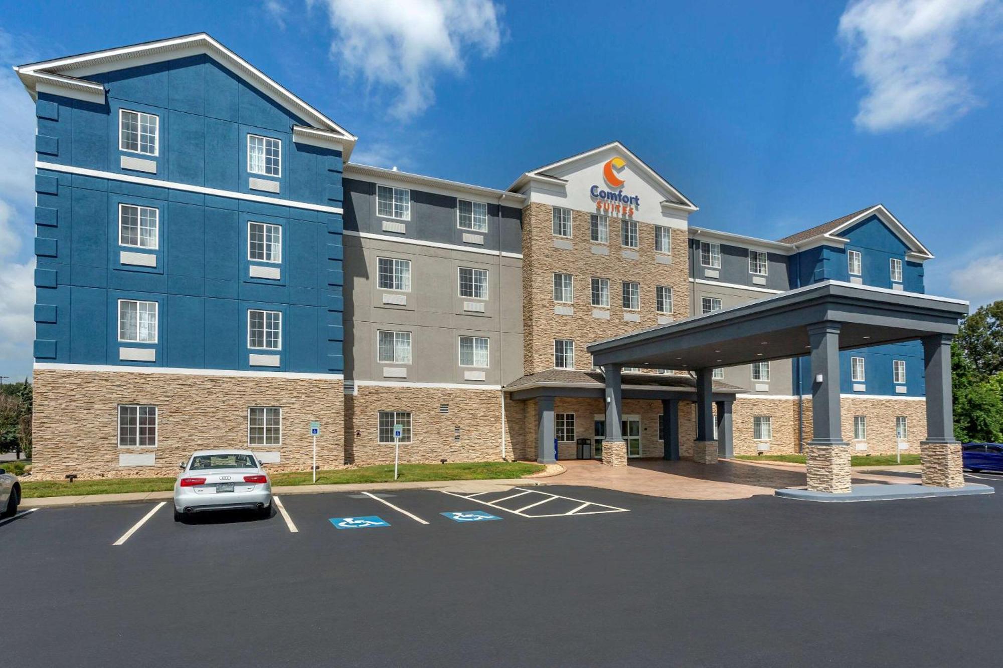 Comfort Suites Clarksville Exterior photo