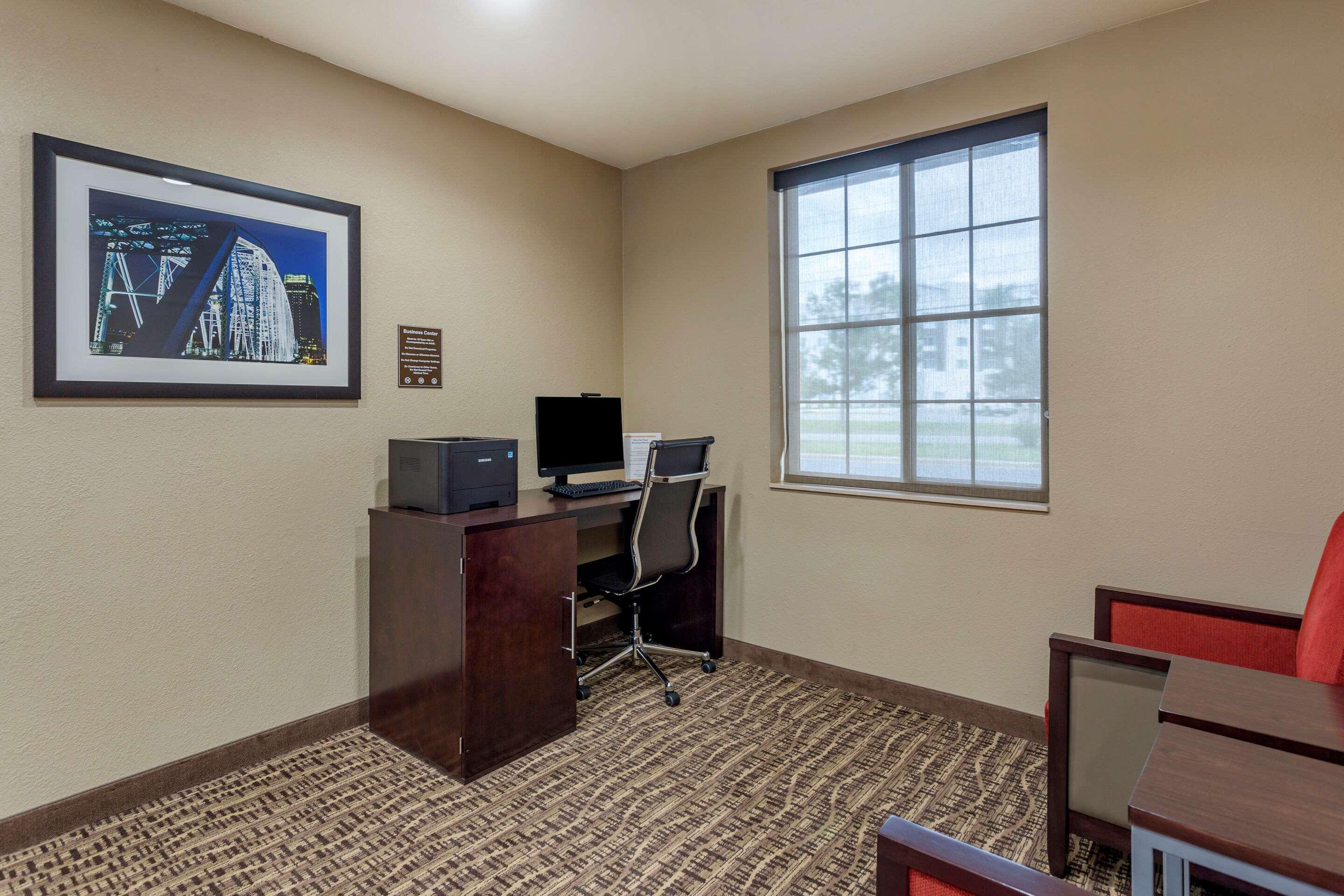 Comfort Suites Clarksville Exterior photo