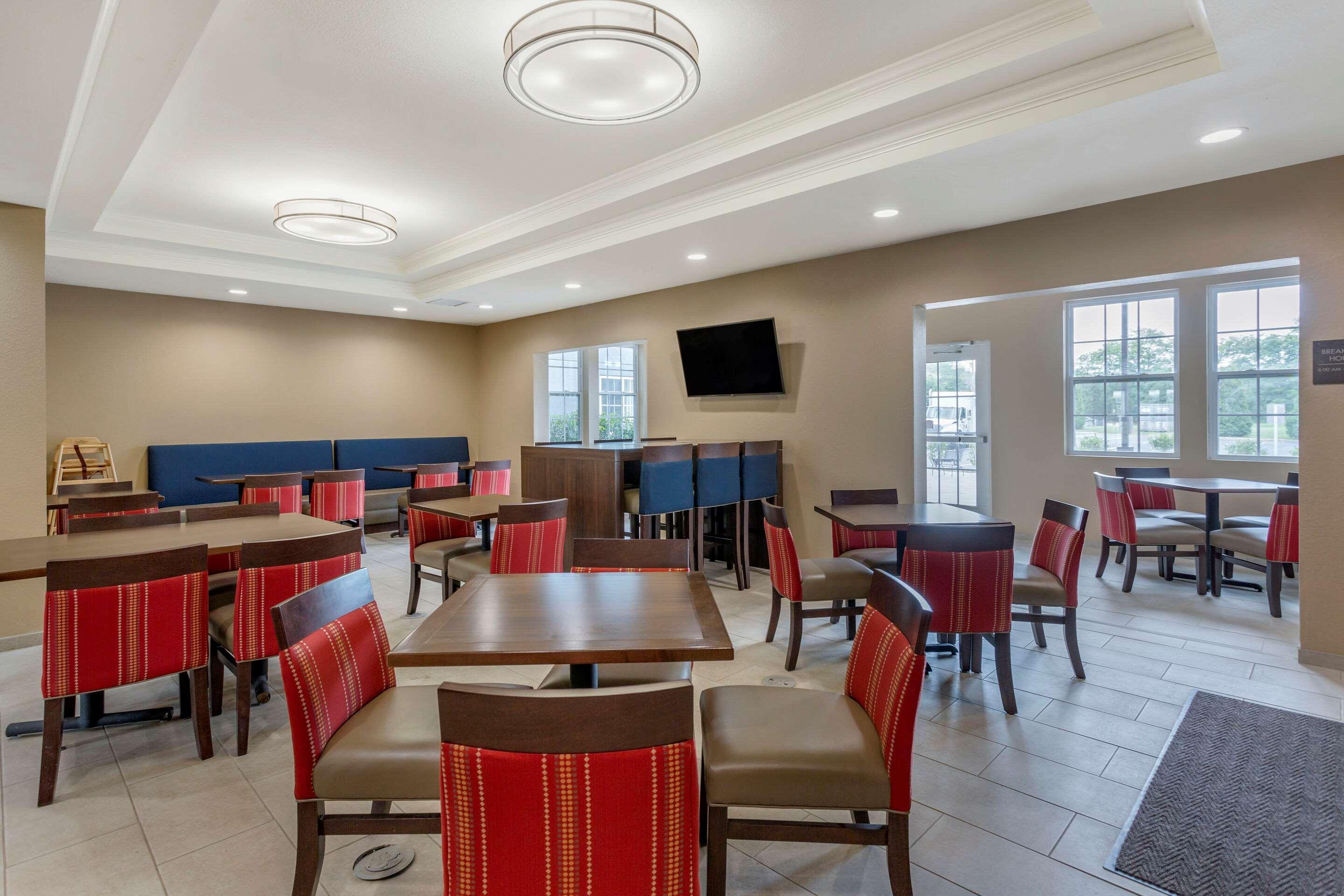 Comfort Suites Clarksville Exterior photo