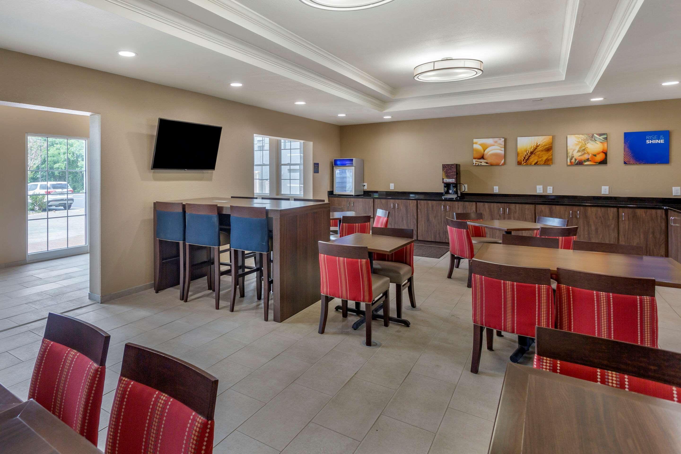 Comfort Suites Clarksville Exterior photo