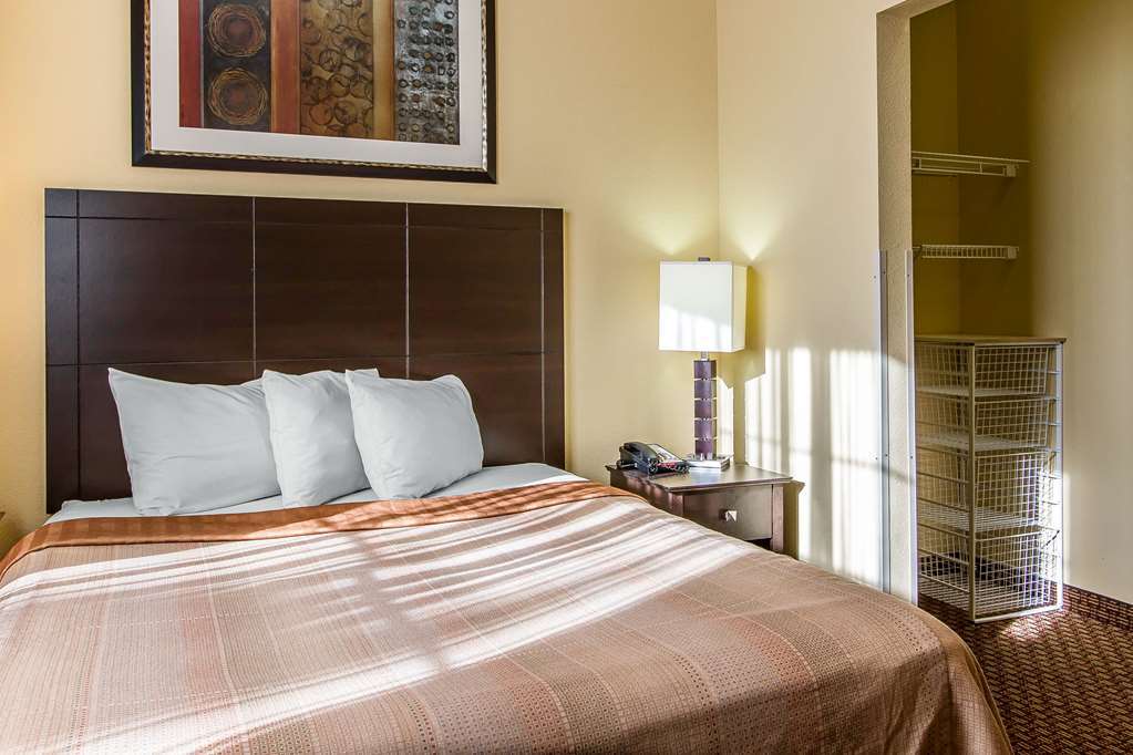 Comfort Suites Clarksville Room photo