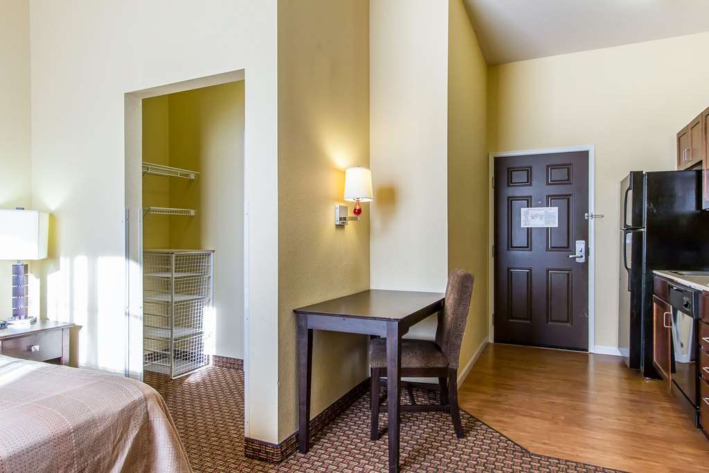 Comfort Suites Clarksville Room photo