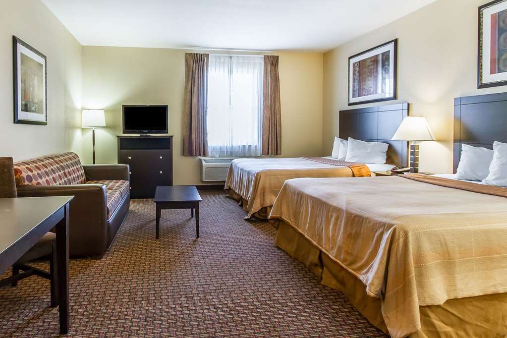Comfort Suites Clarksville Room photo